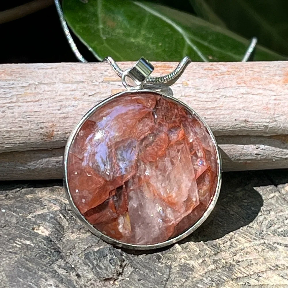 Silver‎ plated round fire Quartz pendant